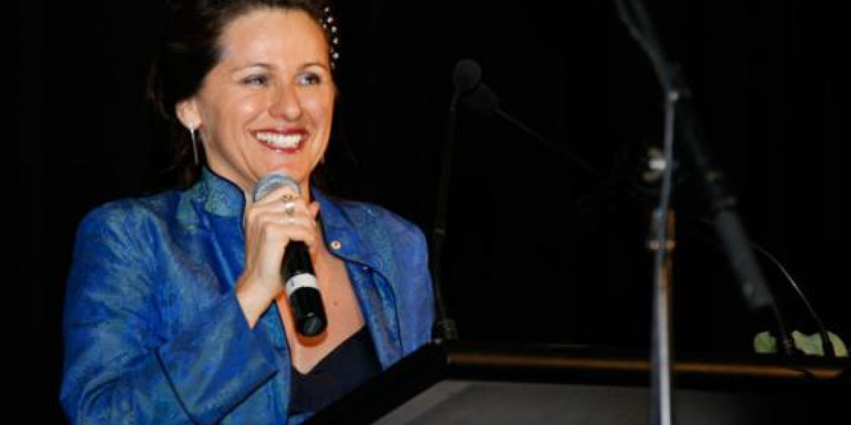  Tania de Jong AM inspiring students 