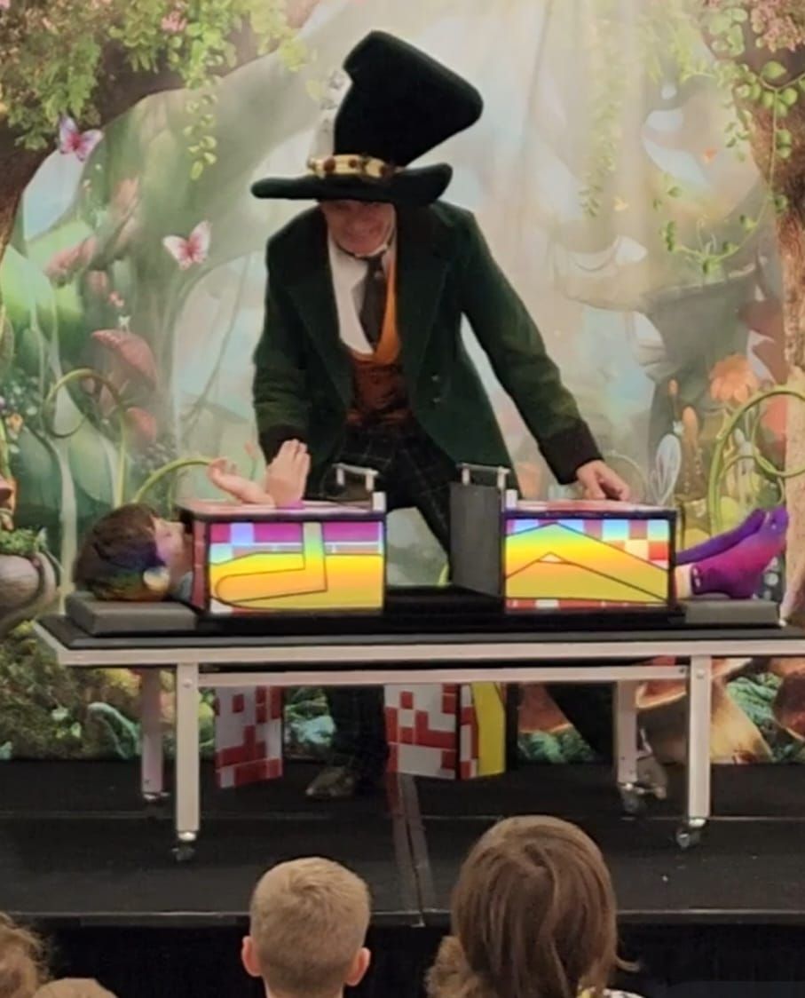  The Mad Hatter DELUXE Illusion Show 